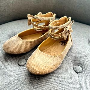 Trary Little girls shoes. Size 10. Worn once.